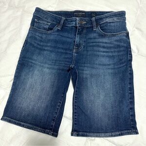 Lucky Brand The Bermuda Short Women’s 8/29 Blue Denim Long Shorts 99% Cotton